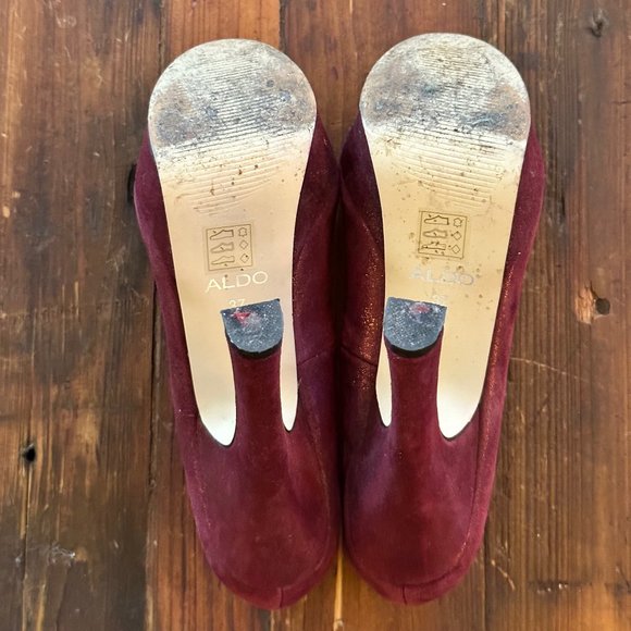 Aldo Shimmery Burgundy Faux-Suede Almond Toe Platform Pumps, Size 37 (US 6.5) - Picture 4 of 4